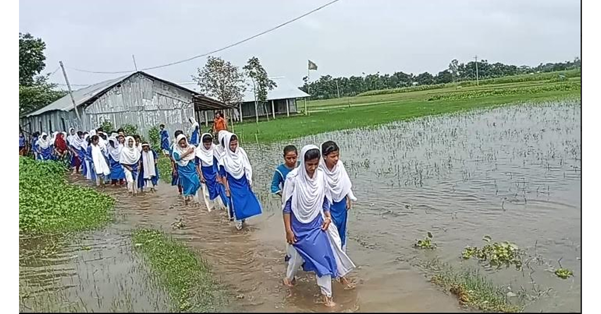 কেন্দুয়ায় ফিরোজা বাশার উচ্চ বিদ্যালয় ১সপ্তাহ যাবত পানিবন্দী