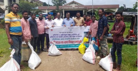 মৌলভীবাজারের বন্যায় ক্ষতিগ্রস্ত খামারিদের মাঝে গবাদি পশুর গো-খাদ্য সামগ্রী বিতরণ