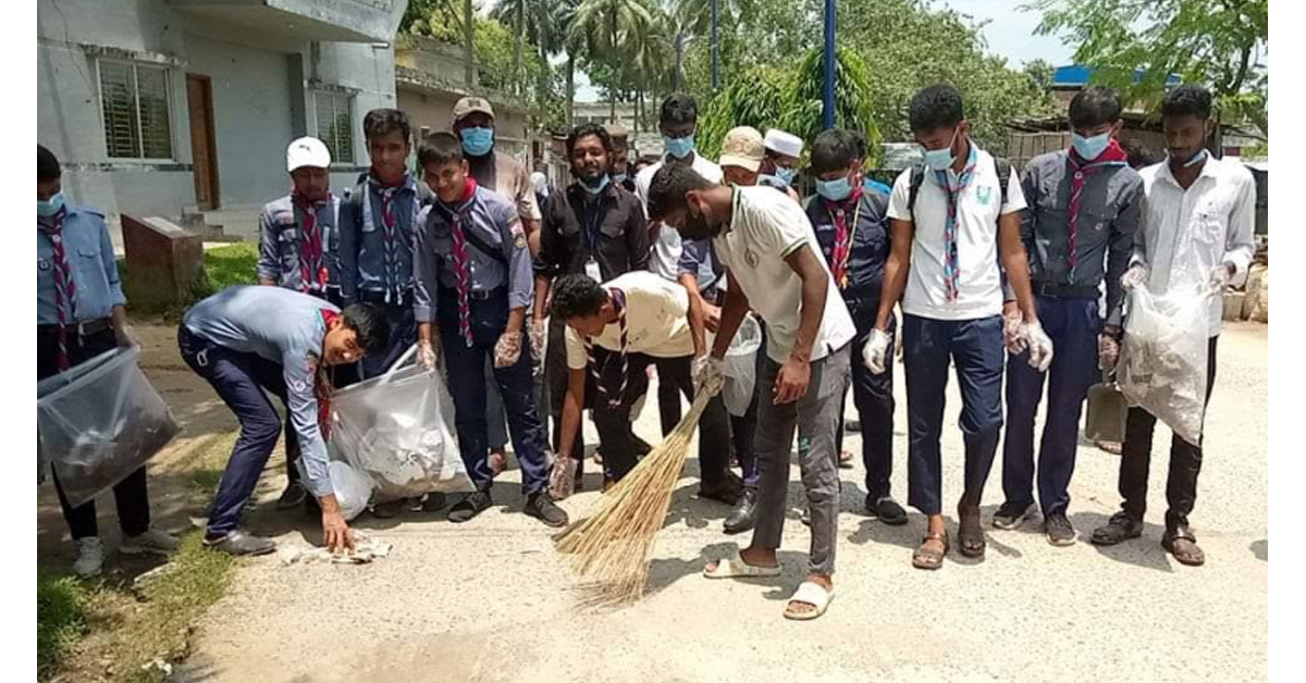 পাঁচবিবিতে পরিছন্নতা কার্যক্রম অভিযানে সাধারণ শিক্ষার্থীরা