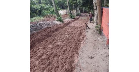 সংবাদ প্রকাশের পর ইটের পরিবর্তে ফেলা রাবিশ সরিয়ে নিলো ঠিকাদার