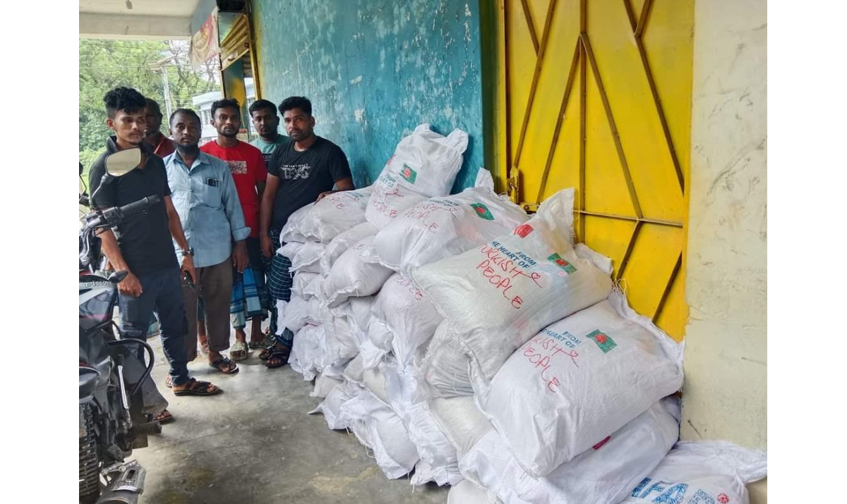 চাটখিলে কর্মরত সাংবাদিকদের উপহার দিলেন তুর্কী দূতাবাস