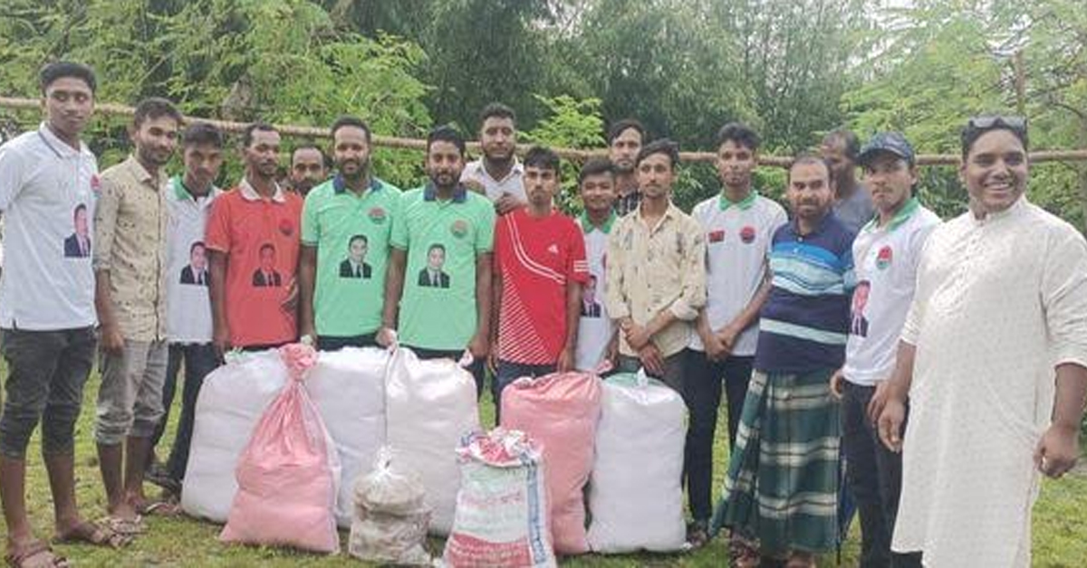 ডিমলায় বানভাসি মানুষের মাঝে ছাত্রদলের খাবার  বিতরন