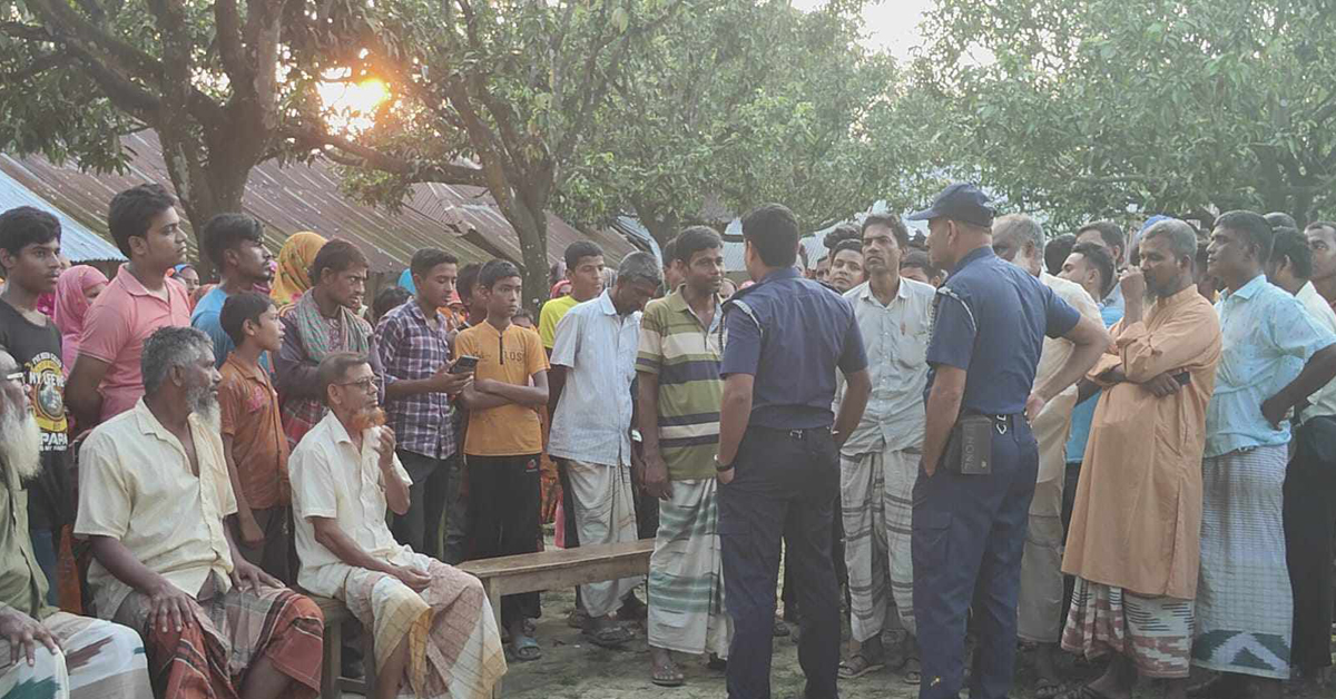 গোমস্তাপুরে হত্যা মামলার আসামী ধরে দেয়ার নামে ২ লাখ টাকা দাবি, ইউপি সদস্যকে আটক