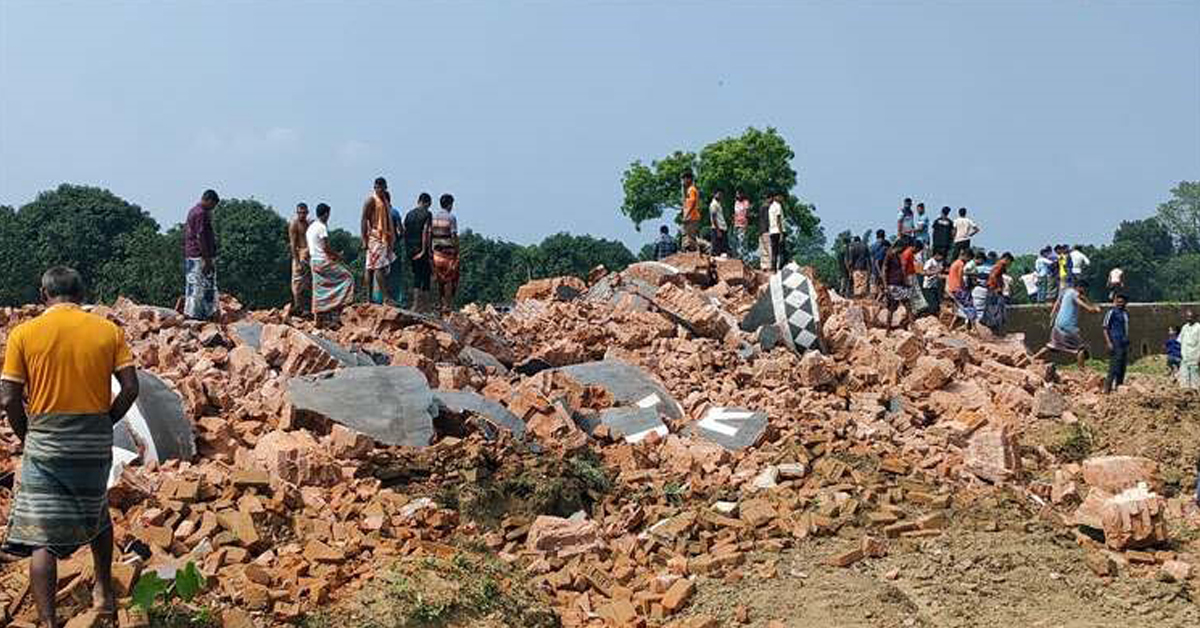 অবৈধ ৩টি ইটভাটা গুঁড়িয়ে দিল প্রশাসন।