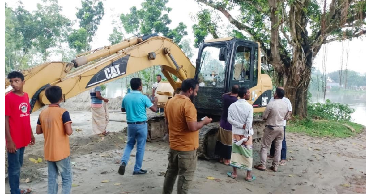 নওগাঁর মান্দায় বালু মহালে হামলা ও ভাঙচুর, দুই জন আহত থানায় লিখিত অভিযোগ