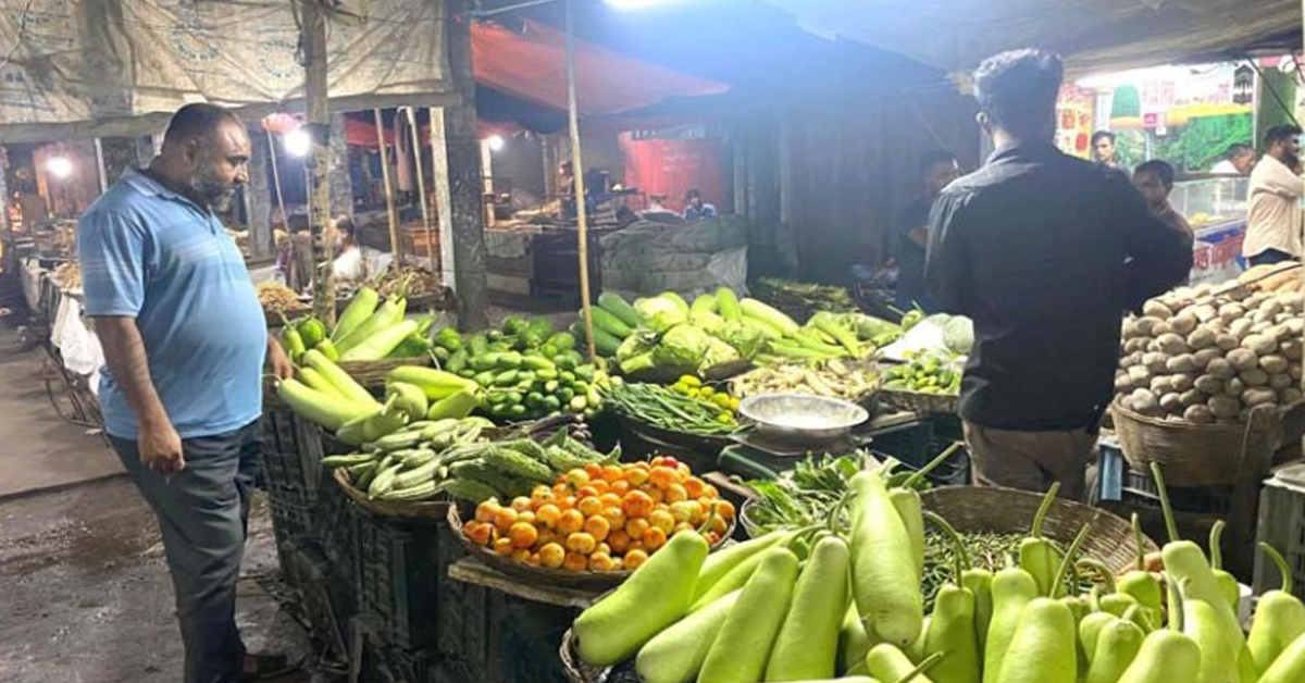 ধনিয়াপাতা ৬০০ ও কাঁচামরিচ ৫০০ টাকা কেজি, সবজি এখন বিলাসী পণ্য হয়ে উঠেছে।