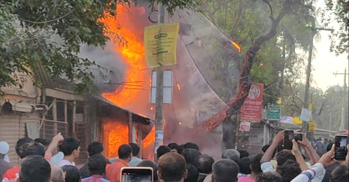 বালিয়াডাঙ্গী উপজেলার লাহিড়ী বাজারে পেট্রোল ও গ্যাস সিলিন্ডার বিস্ফোরণে ৮ দোকান পুড়ে ছাই।