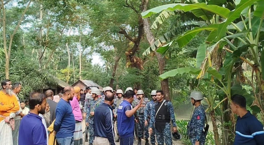 তালতলীতে পিস্তলসহ সন্ত্রাসী আটক, সন্ত্রাসীর গুলিতে আহত ১