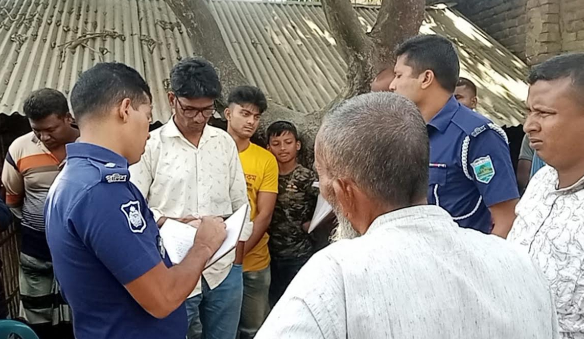 নওগাঁর সাপাহারে বিএনপির ওয়ার্ড কার্যালয়ে অগ্নি সংযোগ