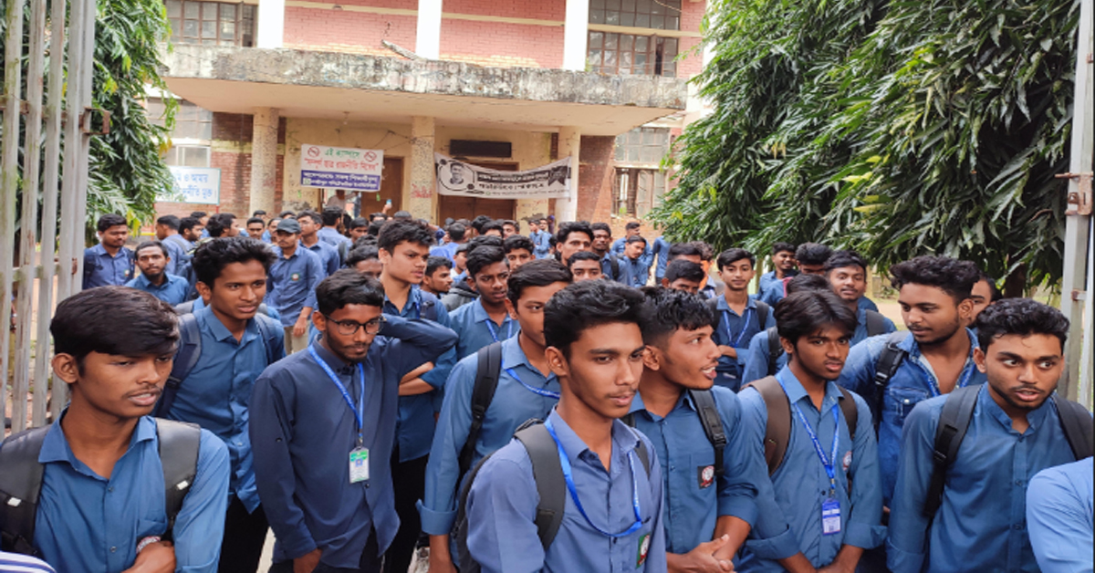 চট্টগ্রাম পলিটেকনিকে হামলার প্রতিবাদে লক্ষ্মীপুর পলিটেকনিকে প্রতিবাদ মিছিল