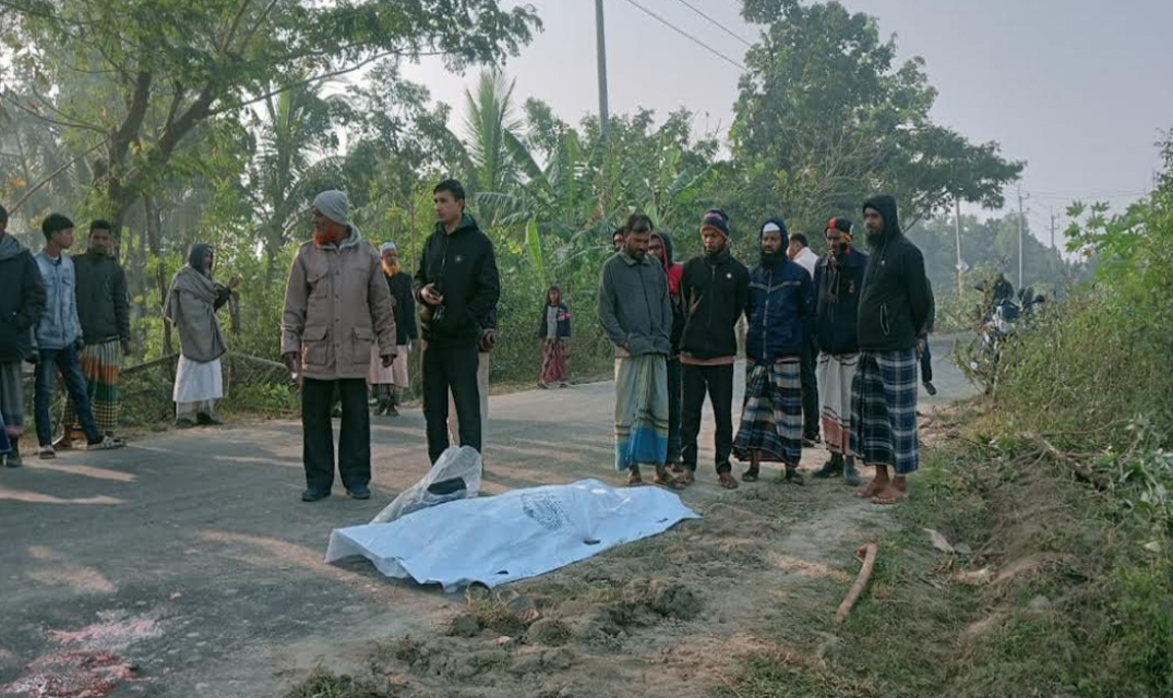 কলাপাড়ায়  মহিপুরে বাসের ধাক্কায় এনজিও কর্মীর মৃত্যু