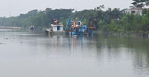 বরগুনায় খননের পরেও প্রাণ ফিরছে না খাকদোন নদীর