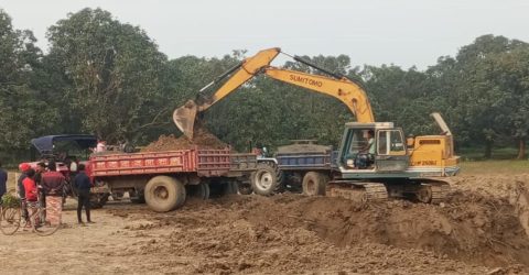 প্রশাসনকে ম্যানেজ করে ফসলী জমি কেটে রাতের আঁধারে এবং দিনে ভাটায় মাঠে বিক্রি