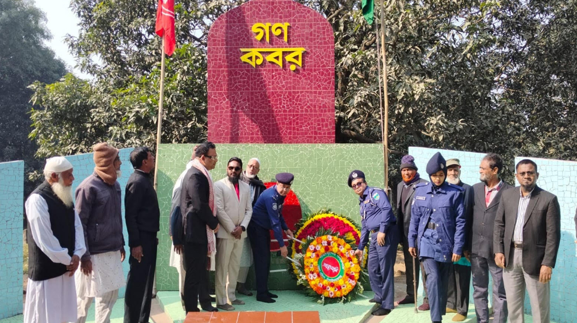 চাঁপাইনবাবগঞ্জে শহীদ বুদ্ধিজীবী দিবসে বীরশ্রেষ্ঠ ক্যাপ্টেন জাহাঙ্গীরের স্মৃতিসৌধে পুস্পার্ঘ অর্পণ