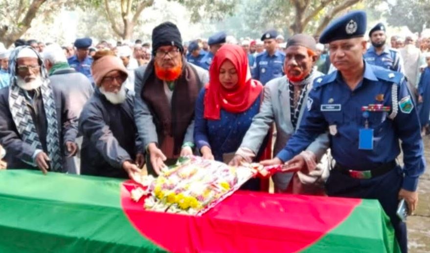 ভোলাহাটে বীর মুক্তিযোদ্ধা শাহাজাহানের রাষ্ট্রীয় মর্যাদায় দাফন