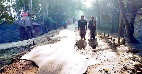 সিরাজগঞ্জের বেলকুচির শোলাকুড়া থেকে এনায়েতপুর পর্যন্ত ৪ কি.মি. পাকা রাস্তার বেহাল দশা