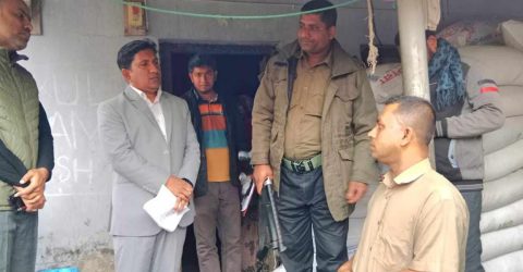 দেবহাটায় লাইসেন্স ছাড়া সার বিক্রয় ও মজুদের অপরাধে ২ লক্ষ টাকা জরিমানা