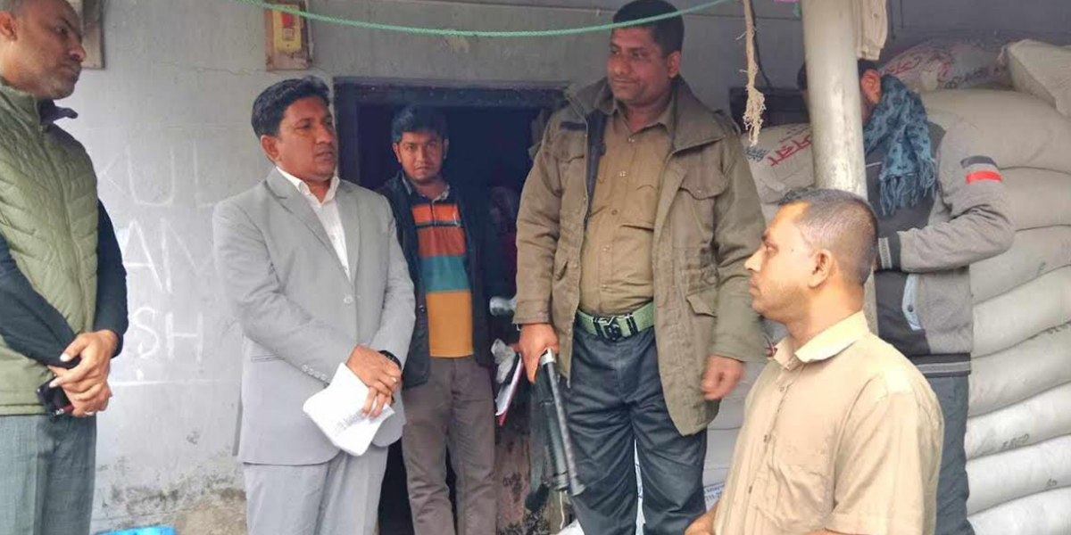দেবহাটায় লাইসেন্স ছাড়া সার বিক্রয় ও মজুদের অপরাধে ২ লক্ষ টাকা জরিমানা