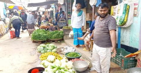 রহনপুরে কাঁচা সবজি ক্রেতাদের স্বস্তির নিঃশ্বাস