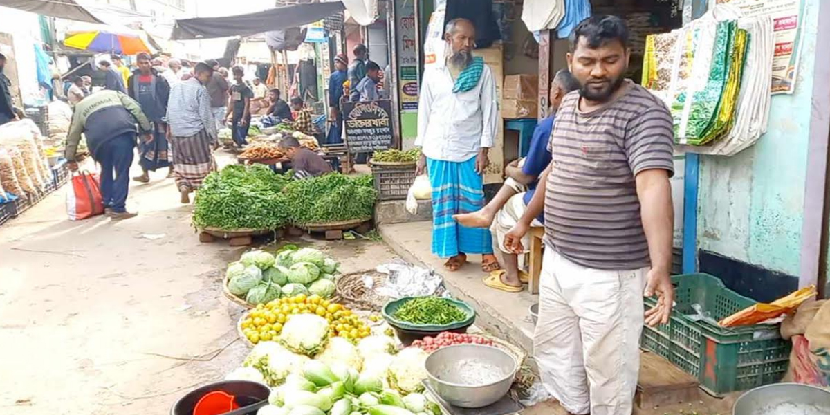 রহনপুরে কাঁচা সবজি ক্রেতাদের স্বস্তির নিঃশ্বাস