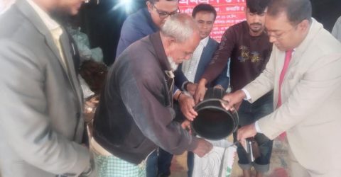 ধামইরহাটে ওএমএসের চাল বিক্রয় উদ্বোধন 