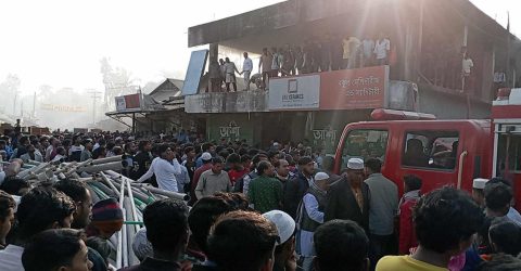 সানন্দবাড়ী বাজারে  ভয়াবহ অগ্নিকান্ডে কোটি টাকার মালামাল পুড়ে ছাই