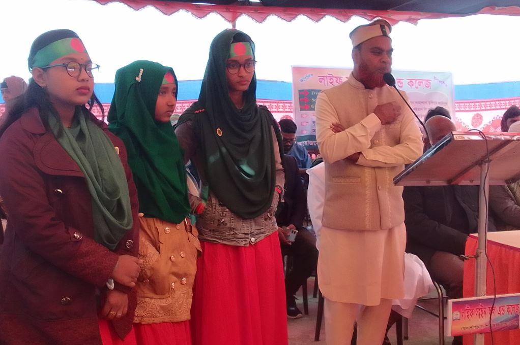 চাঁপাইনবাবগঞ্জ জেলার শিবগঞ্জ উপজেলায় গোলাপবাজার লাইফ সাইন স্কুল এন্ড কলেজের পঞ্চম শ্রেণীর মেধা অন্বেষণ পরীক্ষা ২০২৪ এর পুরুস্কার বিতরণী অনুষ্ঠান অনুষ্ঠিত হয়েছে ।