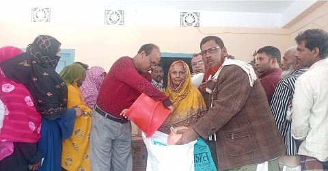 গুরুদাসপুর উপজেলার ০১ নং নাজিরপুর ইউনিয়ন পরিষদে স্মার্ট কার্ডের মাধ্যমে টিসিবির পন্য বিতরন।