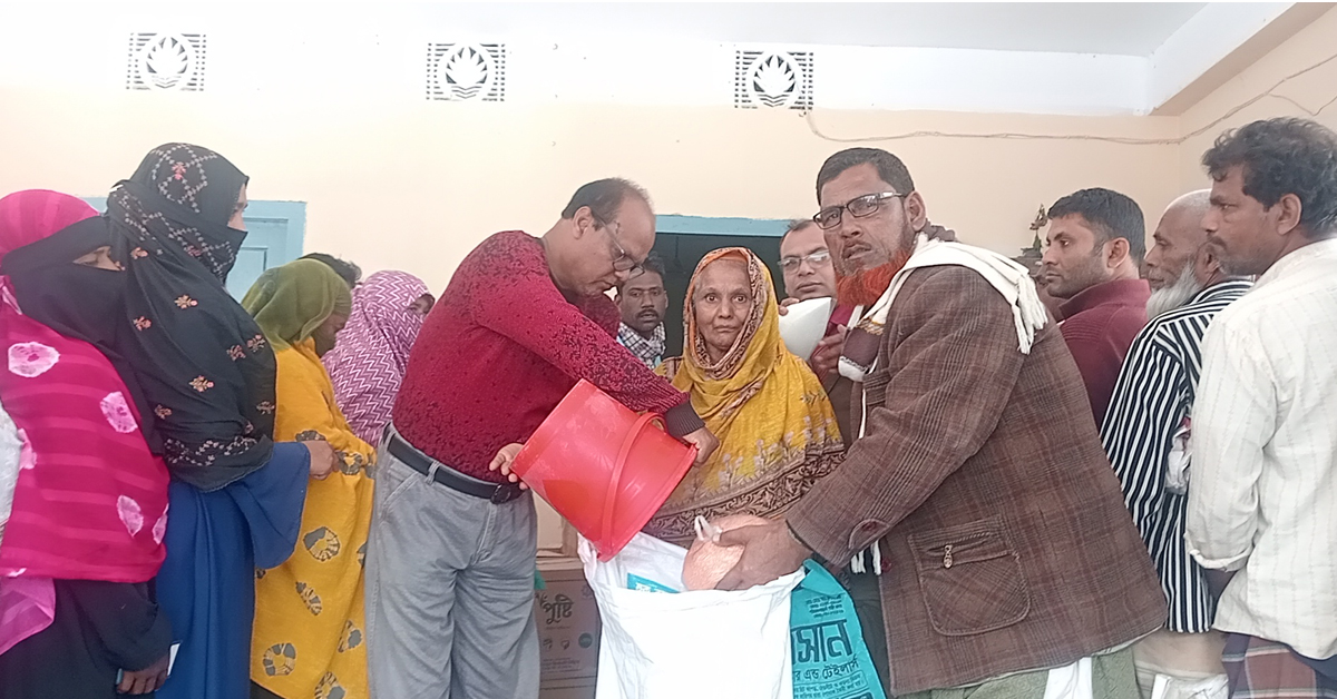 গুরুদাসপুর উপজেলার ০১ নং নাজিরপুর ইউনিয়ন পরিষদে স্মার্ট কার্ডের মাধ্যমে টিসিবির পন্য বিতরন।
