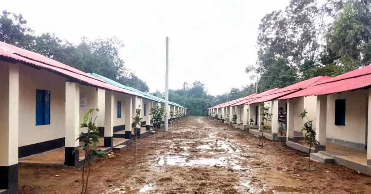 বাড়ি আছে, রাস্তা নেই