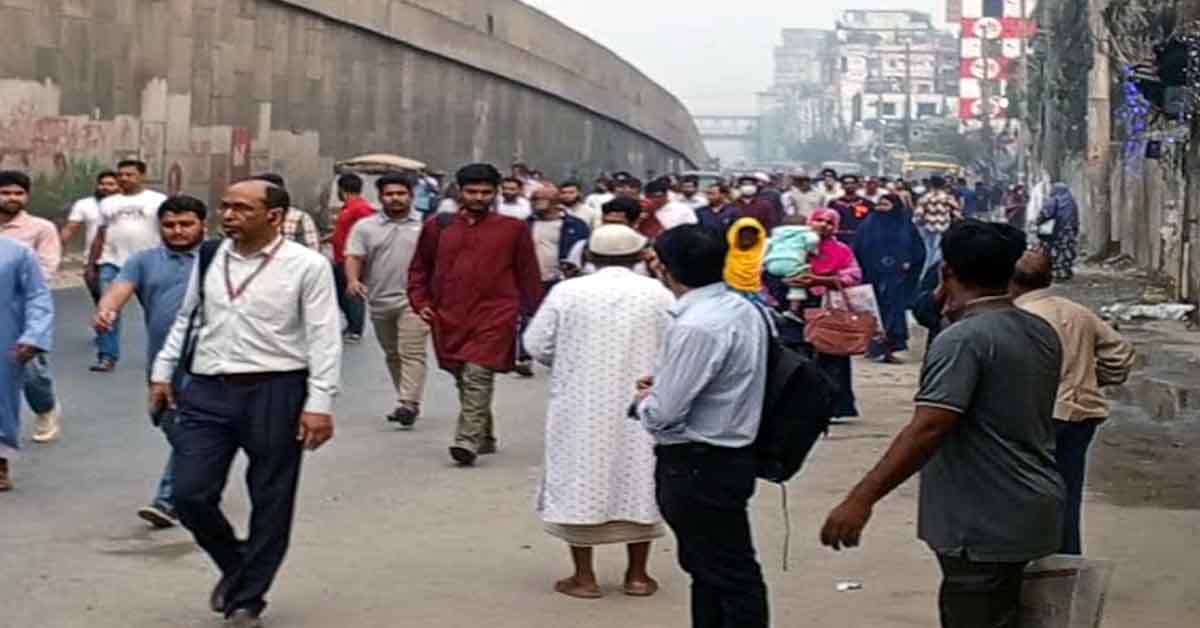 টঙ্গীতে শ্রমিক বিক্ষোভে অচল ঢাকা-ময়মনসিংহ মহাসড়ক, চরম ভোগান্তিতে যাত্রীরা