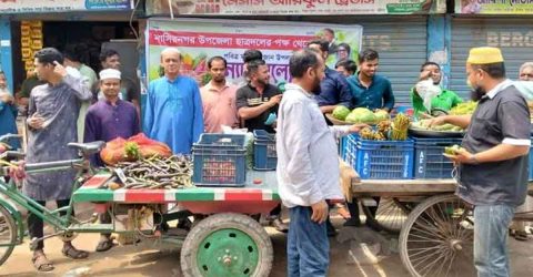 নাসির নগরে ছাত্রদল নেতার ব্যক্তিগত উদ্যোগে ন্যায্য মূল্যে সবজি বিক্রয়