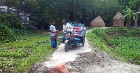 ভাঙ্গায় চলাচলের রাস্তা কেটে প্রতিবন্ধকতা,দুর্ভোগে তিনশত পরিবার