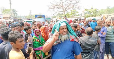 লালপুরে অবৈধ ইটভাটায় অভিযান বন্ধের দাবিতে সড়ক অবরোধ