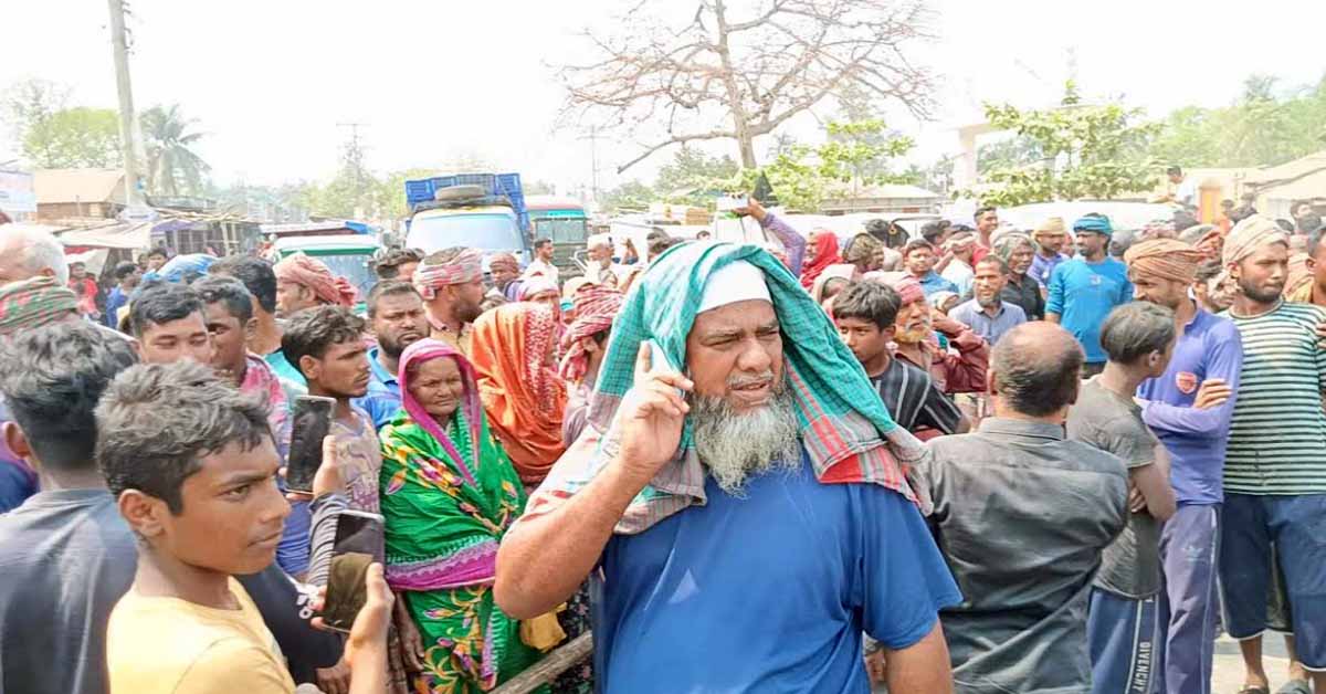 লালপুরে অবৈধ ইটভাটায় অভিযান বন্ধের দাবিতে সড়ক অবরোধ