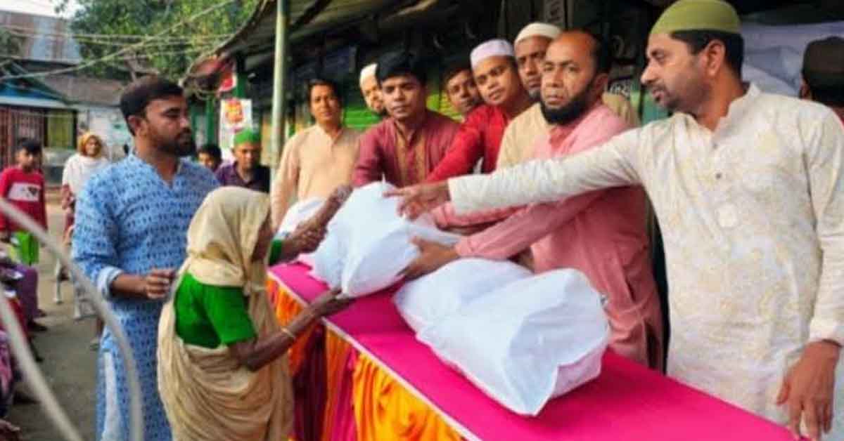 নাসির নগরে শতাধিক অসহায় গরীব দুস্হ মানুষদের মাঝে ইফতার ও ঈদ সামগ্রী বিতরন