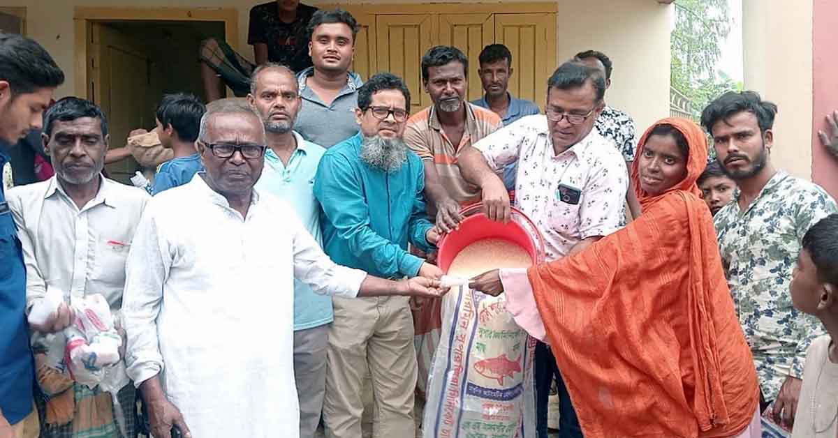 খুবজীপুর ইউনিয়নে ভি জি এফ চাউল বিতরণ অনুষ্ঠিত