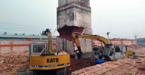 গুঁড়িয়ে দিল প্রশাসন বিএনপি নেতার অবৈধ ইটভাটা