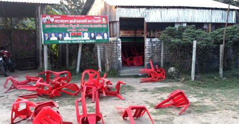 বড়াইগ্রামে বিএনপির দুপক্ষের দফায় দফায় সংঘর্ষ, অফিস ভাঙচুর, আহত ১০