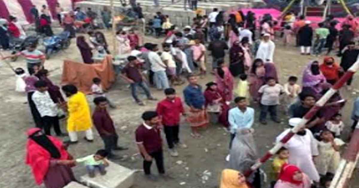 সিরাজগঞ্জের চৌহালী উপজেলার এনায়েতপুরে ভ্রমণ পিপাসুদের উপচে পড়া ভিড়