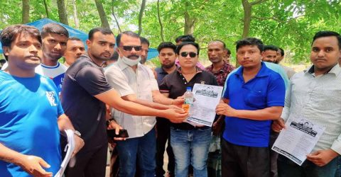 নওগাঁর ধামইরহাটে জাতীয়তাবাদী ছাত্রদলের আয়োজেন তীব্র গরমে পানি, স্যালাইন ও লিফলেট বিতরণ