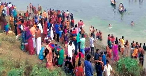 শেরপুরে ব্রহ্মপুত্র নদে হাজারো পুণ্যার্থীর অষ্টমী স্নানোৎসব অনুষ্ঠিত