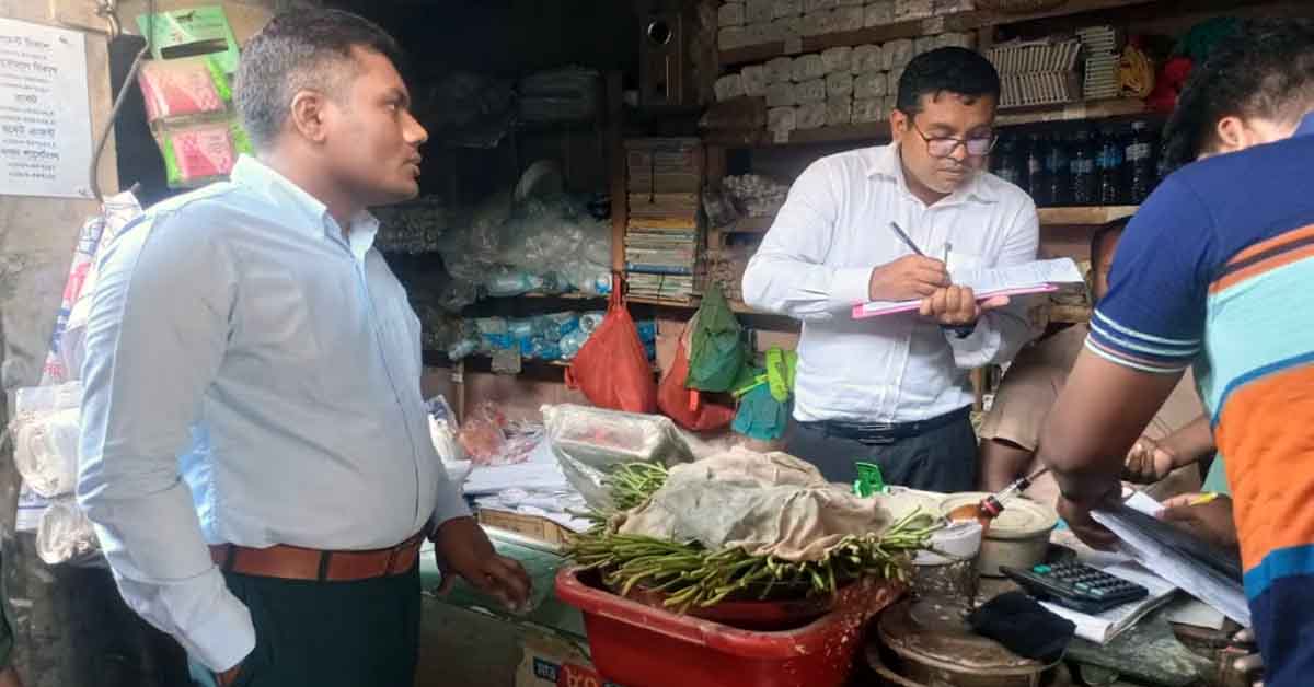 শেরপুরে পরিবেশ অধিদপ্তরের অভিযানে নিষিদ্ধ পলিথিন জব্দ