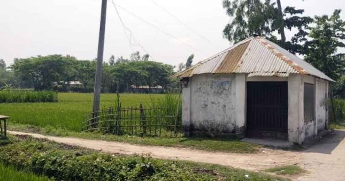 সাঘাটায় মুদি দোকান গোডাউন দেখিয়ে ডিলার নিয়োগের অভিযোগ