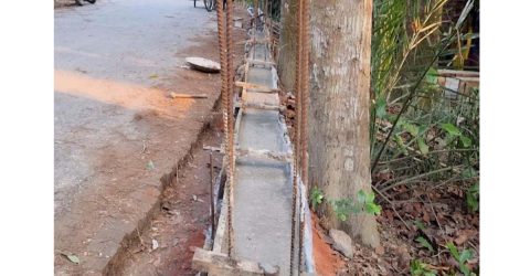 ভাঙ্গায় সরকারি রাস্তা দখল করে দেওয়াল নির্মাণের অভিযোগ