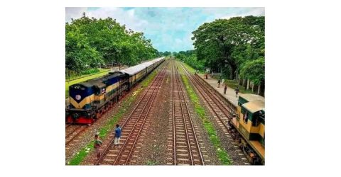 চলন্ত ট্রেন থেকে পড়ে গিয়ে মহিলা আহত
