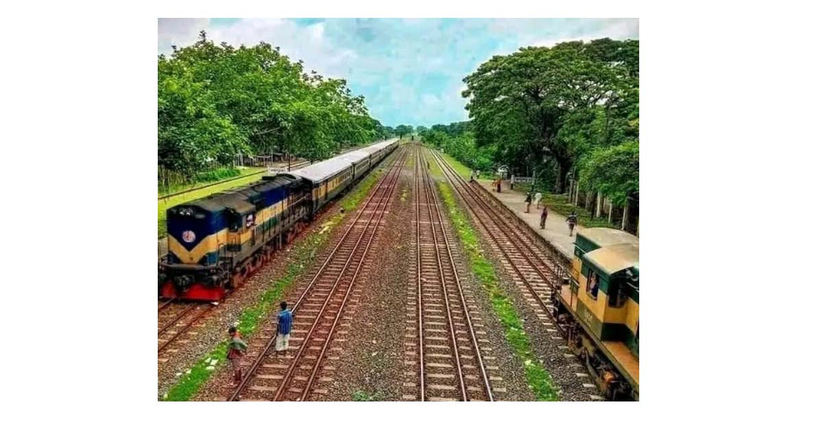 চলন্ত ট্রেন থেকে পড়ে গিয়ে মহিলা আহত