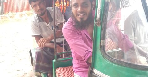 নেশা করে মানুষ কে হয়রানি করে এই সিএনজি চালক
