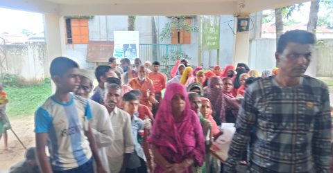 আটপাড়ায় শুনই ইউনিয়নে ভিজিএফ এর চাল বিতরণ সম্পন্ন