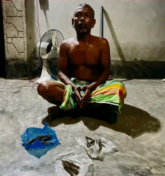 নাটোর জেলার মাদক ব্যবসায়ী ফজলু গাজাসহ আটক